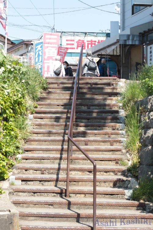 小樽三角市場に続く階段