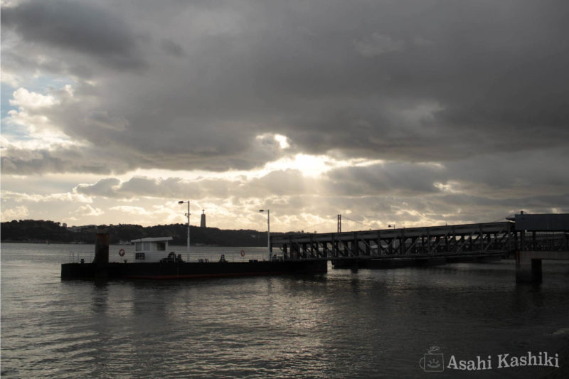リスボン、テージョ川の桟橋